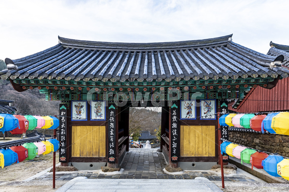 화엄사,사찰,전통건축물,불교,금강문,기와,지붕,연등,풍경,건축물,신사