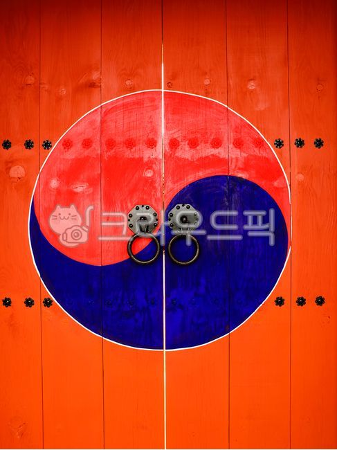 문,문고리,태극모양,태극문,나무문,대문,전통,문양