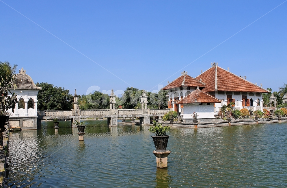 인도네시아,발리,물의궁전,까랑아쎔,카랑아셈,indonesia,bali,waterpalace,palace,karangasem,bridge,다리,고대건축,ancientarchitecture,붉은기와,붉은집,redhouse,해외,외국,세계,foreign,oversea,world,건축물,건물외관,exterior,building,structure,architecture,construction