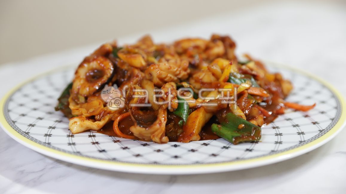 cabbage,onion,kdreancook,redpepperpaste,green onion,stirfriedfood,spicy,Stirfried squid,chili powder,calamari,koreancuisine,squid,Spicy,snack,plate,chili pepper paste,vegetable,stirfriedsquid,redpepperpowder,stirfried dishes,Korean food,ingredients,cookin