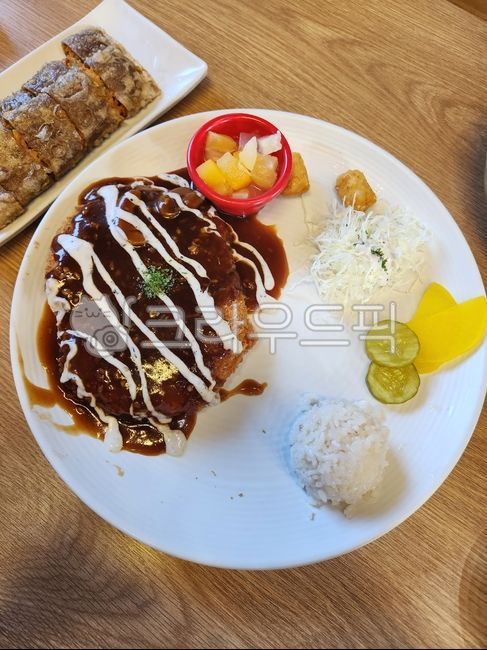 pork cutlet,Light Western food,food,Gyeongyangstyle pork cutlet