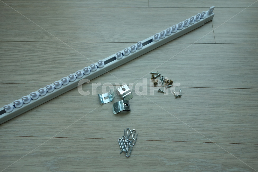커튼레일,못,screw,braket,curtainpin,커튼핀,curtainrail,브라켓,마운트,커튼설치,equipment,tool,도구,설치,장비,소모품,커튼