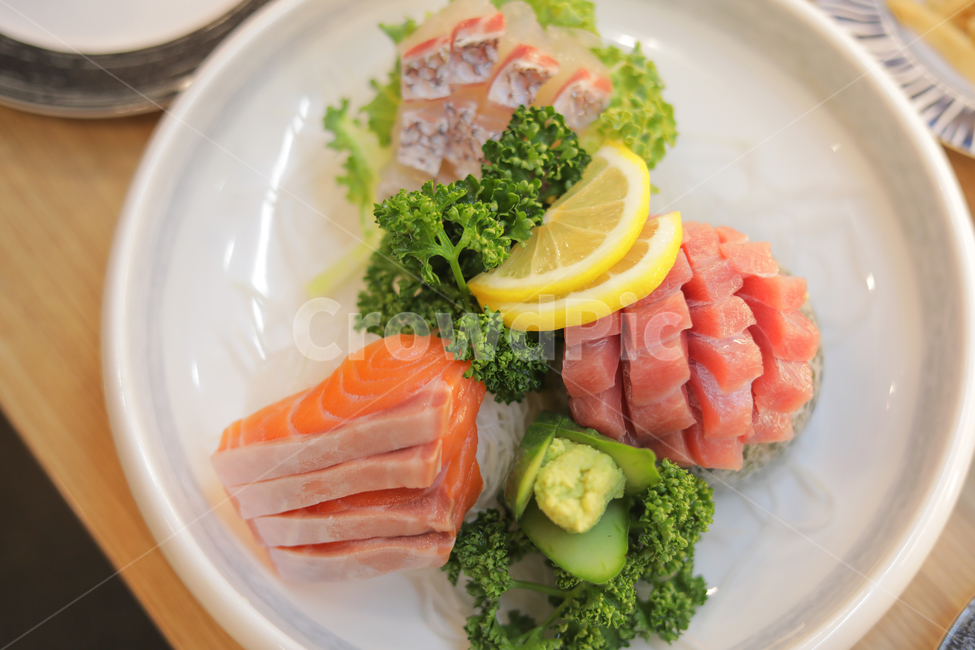 Assorted raw fish decoration,Red sea bream and yubiki,Domyubiki,Assorted raw fish plating,Sashimi plating,yubiki,Assorted raw fish,tuna sashimi,sashimi,Salmon sashimi,Seafood Plating