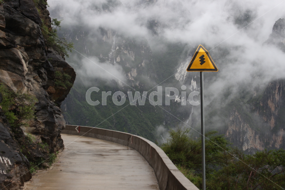 협곡,호도협,절벽,운해,표지판,구름,운남성,리장,후타오샤,산,커브길,road,nature