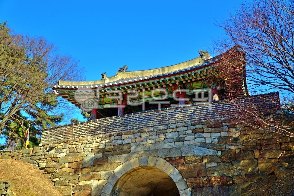 culturalassets,castle,traditional cultural assets,defensive position,Joseon,traditional culture,Gyeonggido,defense facility,rampart,Namhansanseong south gate,defense,national history,Sanseongri,Manchu War,Korean history,cultural assets,castlegate,Gwangjus