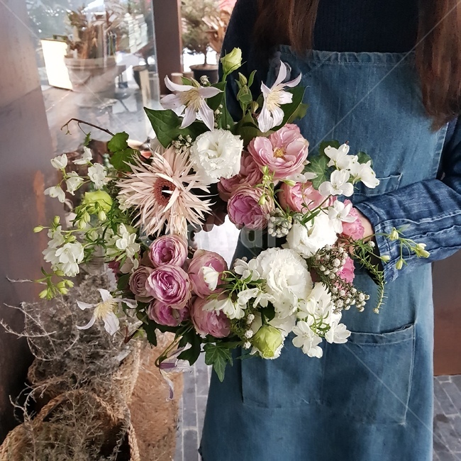 flowerarrangement,flowerbouquet,flower,flowerwreath,frenchstyle,florist,꽃,꽃꽂이,플라워리스,꽃장식,꽃리스,프렌치부케,프렌치스타일