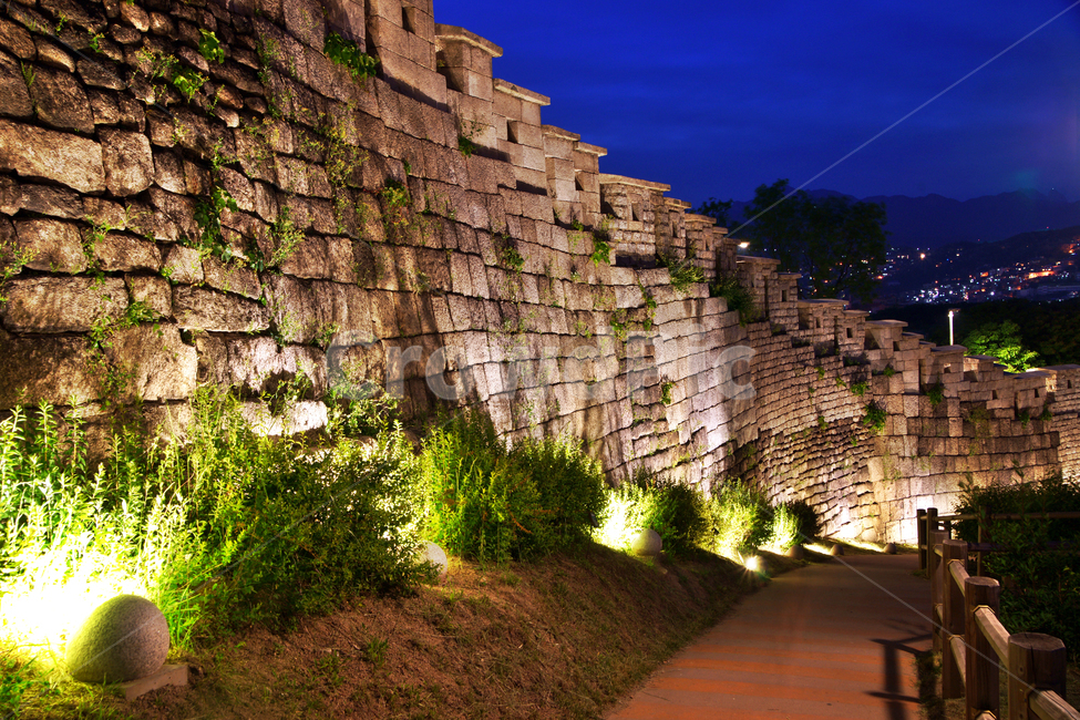 낙산공원,야경,서울,성곽,조선시대,성벽,조명,공원,야경,밤,풍경,nightscape,night,landscape,한국전통,한국문화,korean traditional,korean culture,랜드마크,landmark,tourist attraction,한국랜드마크,한국관광지,한국명소,korea landmark,korea tourist attraction,건축물,건물외관,exterior,building,structure,architecture,construction