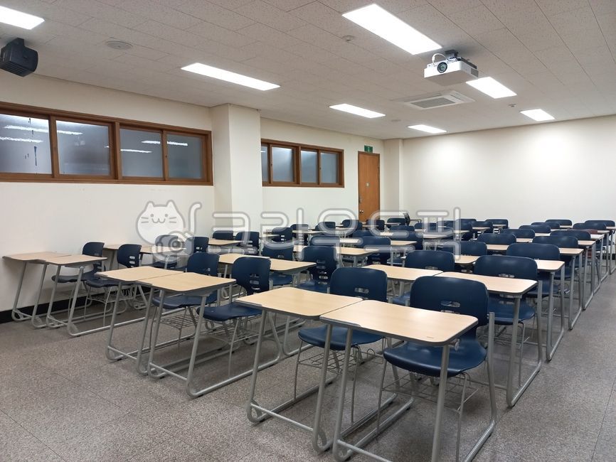 public lecture,University lecture room,chair,blue chair,classroom,lecture room,university room,inside,university lecture room,university classroom,school,projector,desk and chair,indoors,Sort,empty lecture room,table