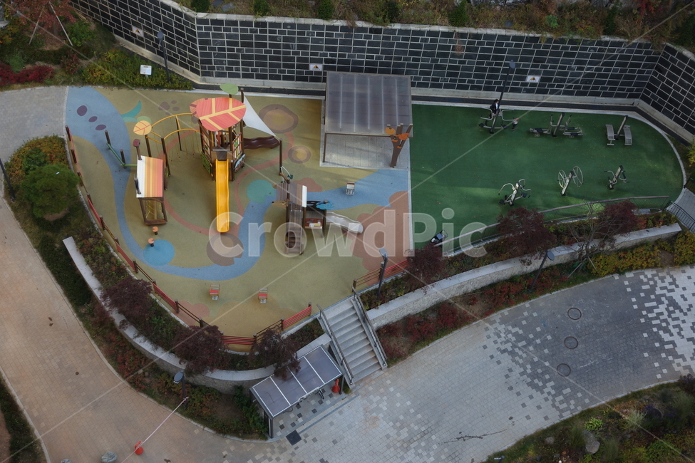아파트,정원,놀이터,미끄럼틀,산책길,운동기구,놀이공원,놀이동산,놀이터,amusement park,playground