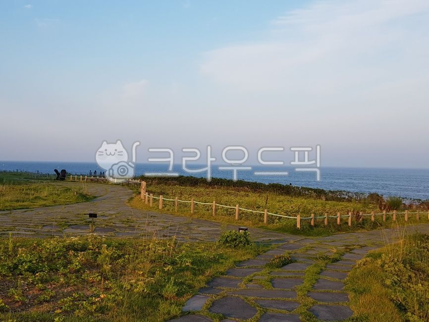 sky,rest,seaside village,nature,clear sky,coastal walkway,summer,cloud,trail,Beach,ocean,grass,vacation,walk