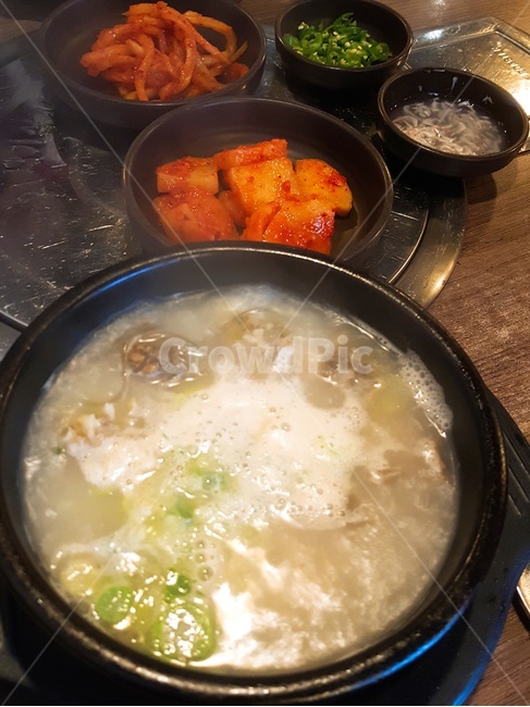 국밥,비오는날,순대국밥,한국음식,한국전통음식,사골육수,육수,깍두기,음식,식재료,요리,food,cook,meal,dishes,food reserves
