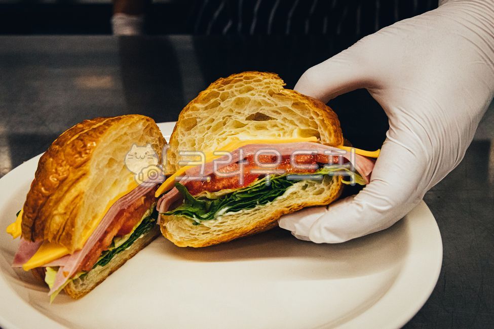 bread,bakery,restaurant,croissant,sandwich,cooking,food