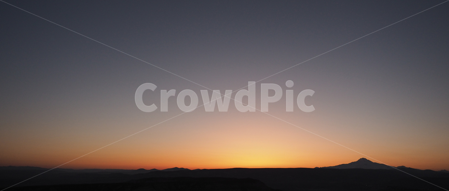 일출,지평선,하늘,빛,그라데이션,여유,휴식,sunrise,horizon,sky,light,gradient,rest,자연,풍경,nature,landscape,outdoors,옥외,sunset,일몰,red sky,붉은 하늘,dusk,황혼,dawn,새벽