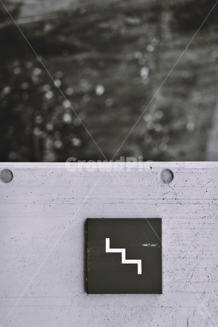 흑백사진,계단표시,콘크리트벽,계단표지판,stairs,sign,concretewall,흑백,모노톤,monochrome,black and white