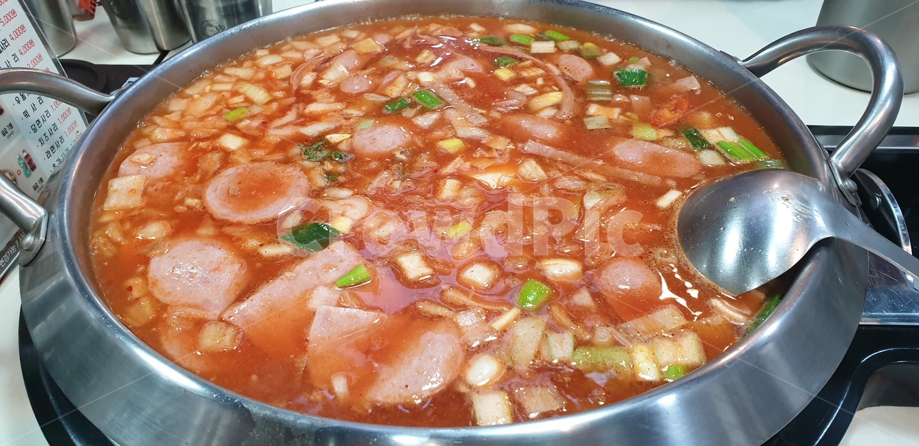 부대찌개,부대찌개사리,부대찌개냄비,부대찌개식당,부대찌개라면사리,음식,식재료,요리,food,cook,meal,dishes,food reserves