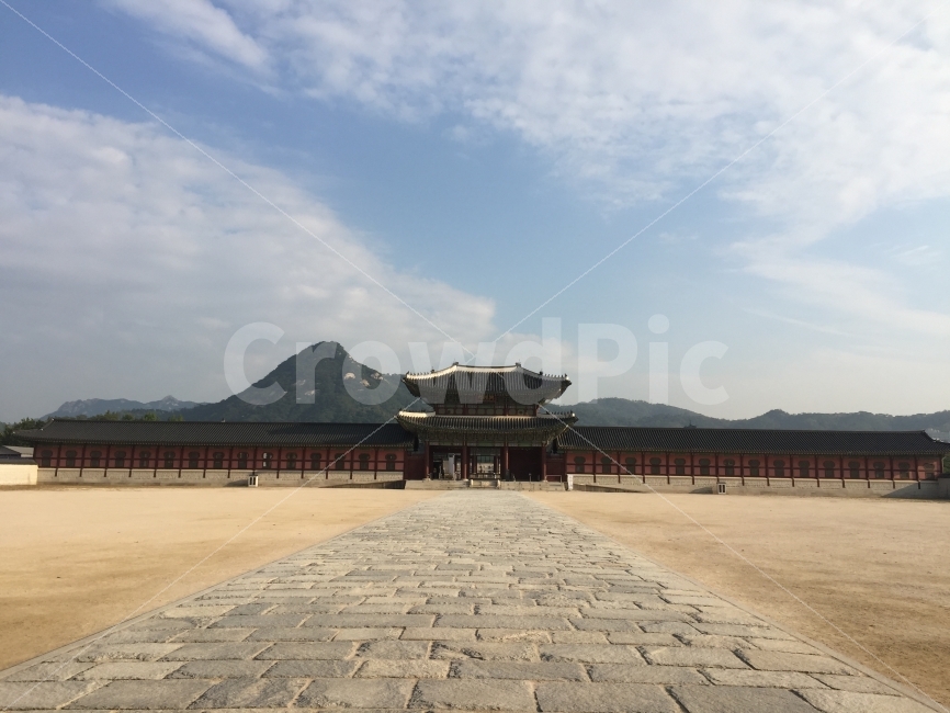 경복궁,고궁,서울,조선,한국,조선왕조,인왕산,구름,하늘,한국전통,한국문화,korean traditional,korean culture,랜드마크,landmark,tourist attraction,한국랜드마크,한국관광지,한국명소,korea landmark,korea tourist attraction