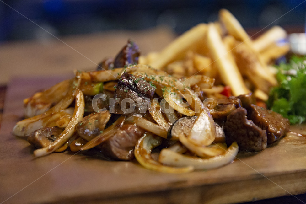 스테이크,술안주,스테이크모듬,감자튀김,메뉴,소고기스테이크,큐브스테이크,cube,steak,food,cook,alcoholicbeverages,모듬,alcoholic,음식,식재료,요리,food,cook,meal,dishes,food reserves,양식,서양음식,서양요리,western food,western dishes,western meal,western cook