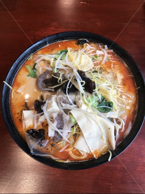 meal,식사,food,음식,dish,요리,매운맛,사발,bowl,마라탕,매운음식,국물,탕,chinesedish,중국음식,포두부,버섯,숙주나물,국수,noodle