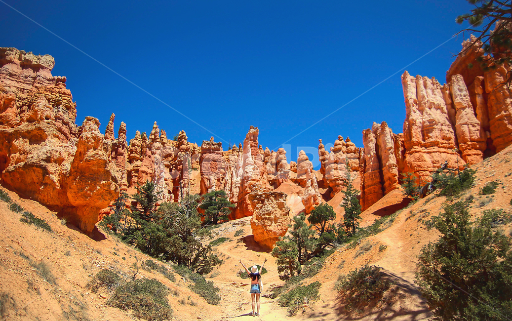 브라이스캐년,brycecanyon,미국,미서부,캐년,사막,자연,풍경,nature,landscape,해외,외국,세계,foreign,oversea,world,세계자연풍경,해외자연풍경,외국자연풍경,world nature landscape,사람,인물,인간,human,person,여성,여자,woman,female,lady,여행,휴가,traveling,vacation,trip,outdoors,옥외,mountain,산
