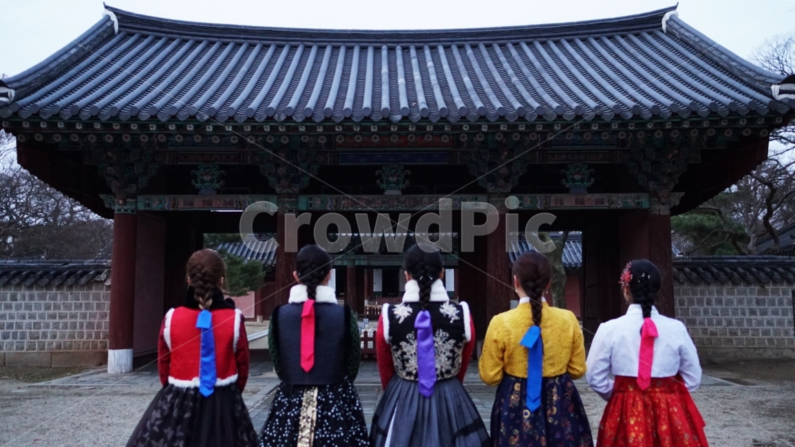 한복,한옥,설날,추석,댕기머리,전주,경주,한국,서울,한옥마을,여행,명절,웰컴,한국전통,한국문화,korean traditional,korean culture,한복,한국전통의상,hanbok,korean traditional clothes,사람,인물,인간,human,person,여성,여자,woman,female,lady,친구,우정,friendship,companion