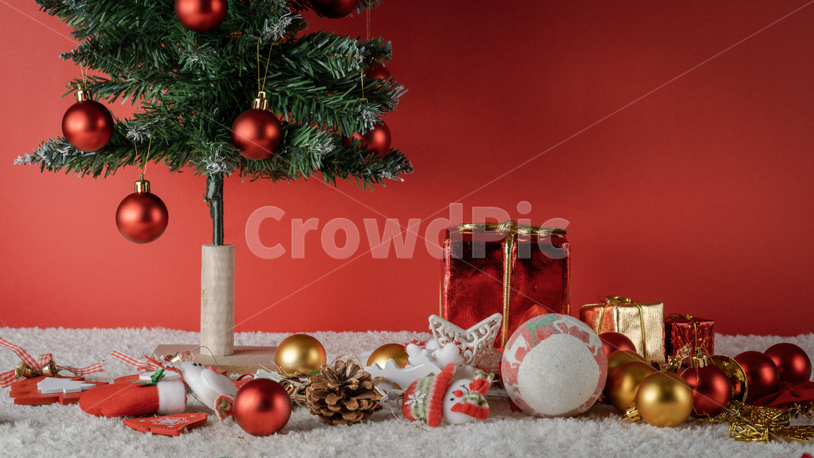 크리스마스,크리스마스장식,크리스마스트리,트리,12월25일,xmas,christmas,장식,크리스마스선물상자,데코레이션,휴가,휴일,겨울,12월,25일,24일,꾸미기,트리꾸미기,트리장식하기,빨강색,금색,화이트,하얀색,메리크리스마스,성탄절,merry christmas