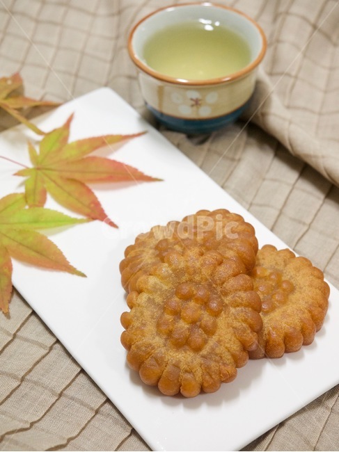 약과,단풍잎,한국음식,식품,한식,한국문화,음식,한국,배경,음식문화,웰빙,문화,아시아,아시아음식,접시,전통,설날,추석,젓가락,추석음식,설날음식,명절,명절음식,한국과자,전통과자,과자,한국전통과자,한과,쌀과자,음식,식재료,요리,food,cook,meal,dishes,food reserves,한식,한국음식,한국요리,korean food,korean dishes,korean meal,korean cook,디저트,간식,후식,dessert,snack