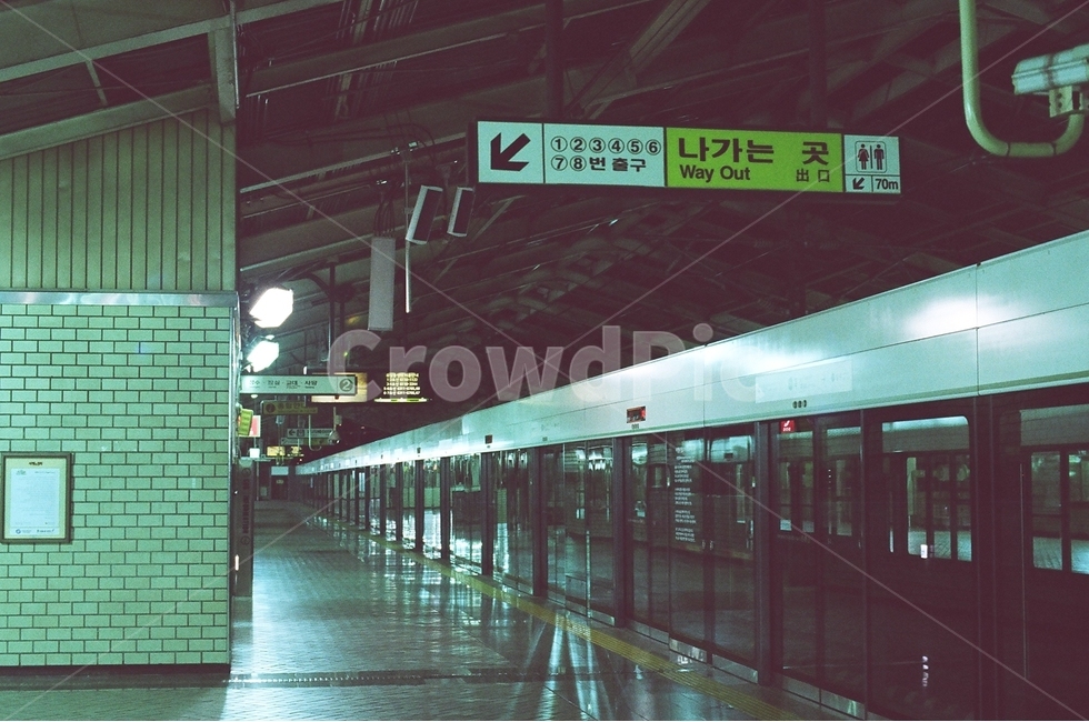 지하철,야간,막차,몽환적,인공광,교통,교통수단,traffic,transportation