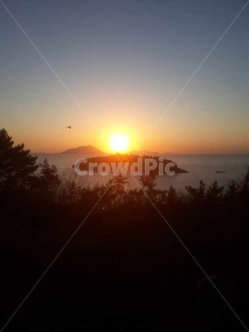 일출,새해알출,태양,섬,남해,자연,풍경,nature,landscape,한국자연풍경,한국자연경관,korea nature landscape,flare,플레어,light,빛,outdoors,옥외,red sky,붉은 하늘,dawn,새벽,sunset,일몰,sky,하늘,dusk,황혼