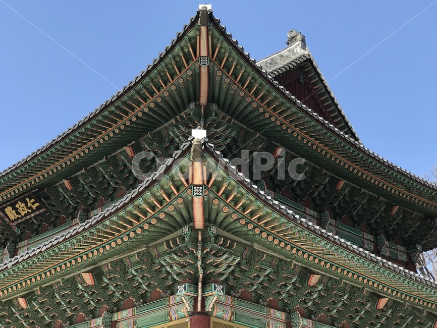 고궁,서울,한양,조선,왕조,조선시대,임금,궁궐,처마,전통양식,전통기법,기와,나들이,서울여행,화창한날,옛문화,문화재,국보,인정전,한국전통,한국문화,korean traditional,korean culture,건축물,건물외관,exterior,building,structure,architecture,construction