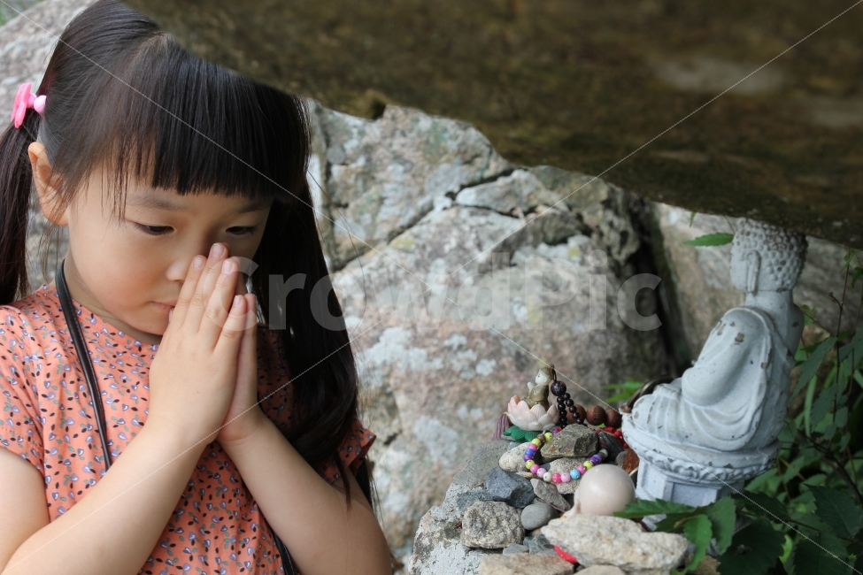 연출,기도,믿음,소원,바램,사람,인물,인간,human,person,얼굴표정,facial expression,face,어린이,어린아이,child,children,kid,종교,신앙,religion,belief,faith,연출,컨셉,콘셉,direction,concept