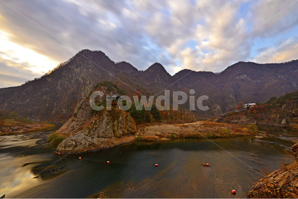 충북,영동,월류봉,월류봉가을,월류봉추색,nature,자연,mountainrange,산맥,outdoors,옥외,mountain,산,강,단풍,자연,풍경,nature,landscape