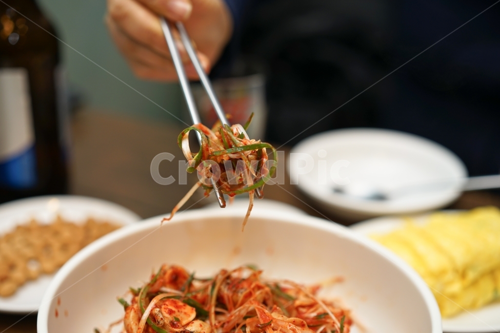 골뱅이,젓가락,안주,먹방,무침,매콤,골뱅이무침,한식,음식,푸드,술안주,맥주안주,젓가락질,일상,음식,식재료,요리,food,cook,meal,dishes,food reserves,수산물,해산물,fishery products,seafood,한식,한국음식,한국요리,korean food,korean dishes,korean meal,korean cook