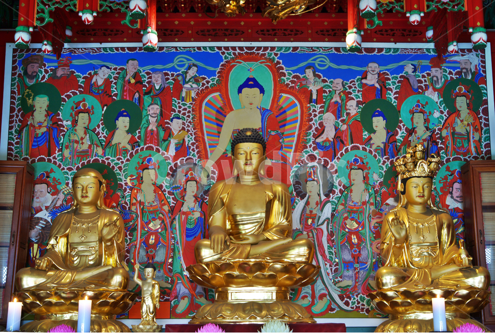 봉원사,대웅전,법당,삼존불,석가모니,지장보살,십일면관세음보살,불상,탱화,조각상,동상,석상,조형물,statue,bronze statue,stone statue,종교,신앙,religion,belief,faith