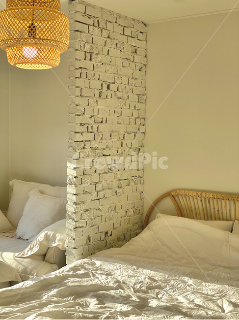 침실,침실인테리어,인테리어,화이트인테리어,라탄인테리어,화이트벽,bed,침대,가구,furniture,인테리어,실내디자인,interior design