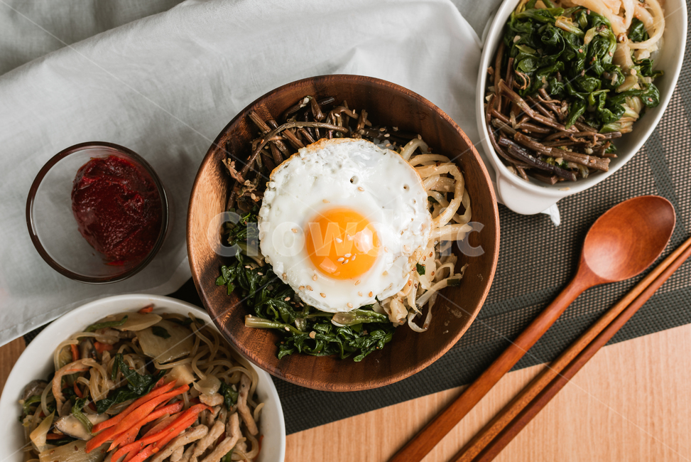비빔밥,한국전통음식,계란후라이,계란프라이,도라지,고사리,시금치,건강한,웰빙푸드,한식,음식,식재료,요리,food,cook,meal,dishes,food reserves,한식,한국음식,한국요리,korean food,korean dishes,korean meal,korean cook