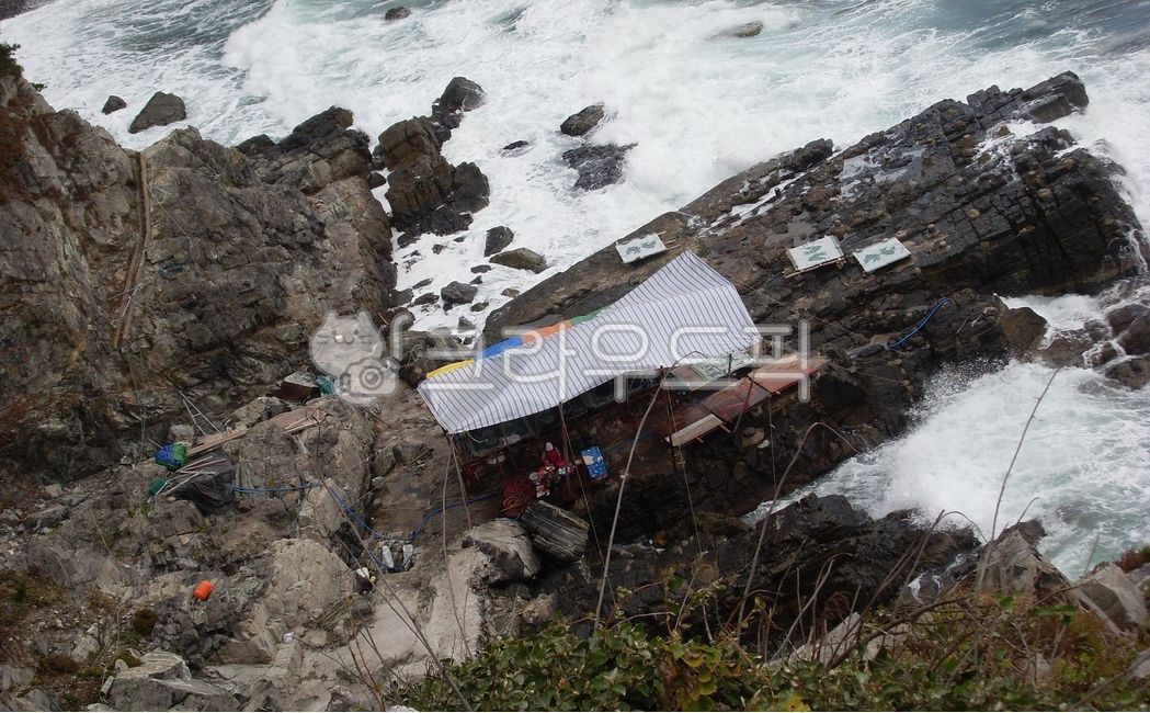 바위,바다,낭떠러지,포장마차,바다포장마차,파도치는포장마차,해녀,태종대