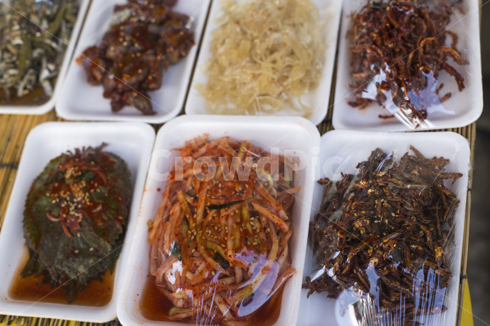 반찬,밑반찬,반찬가게,시장,깻잎,멸치볶음,무생채,음식,식재료,요리,food,cook,meal,dishes,food reserves,한식,한국음식,한국요리,korean food,korean dishes,korean meal,korean cook