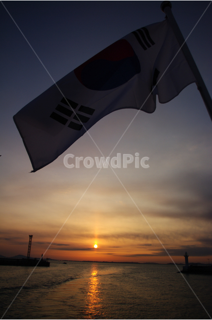 등대,노을,석양,일몰,sunset,바다,하늘,섬,서해,한국,구름,풍경,풍광,자연,nature,landscape,태극기,자연,풍경,nature,landscape,한국자연풍경,한국자연경관,korea nature landscape,flag,깃발,symbol,상징