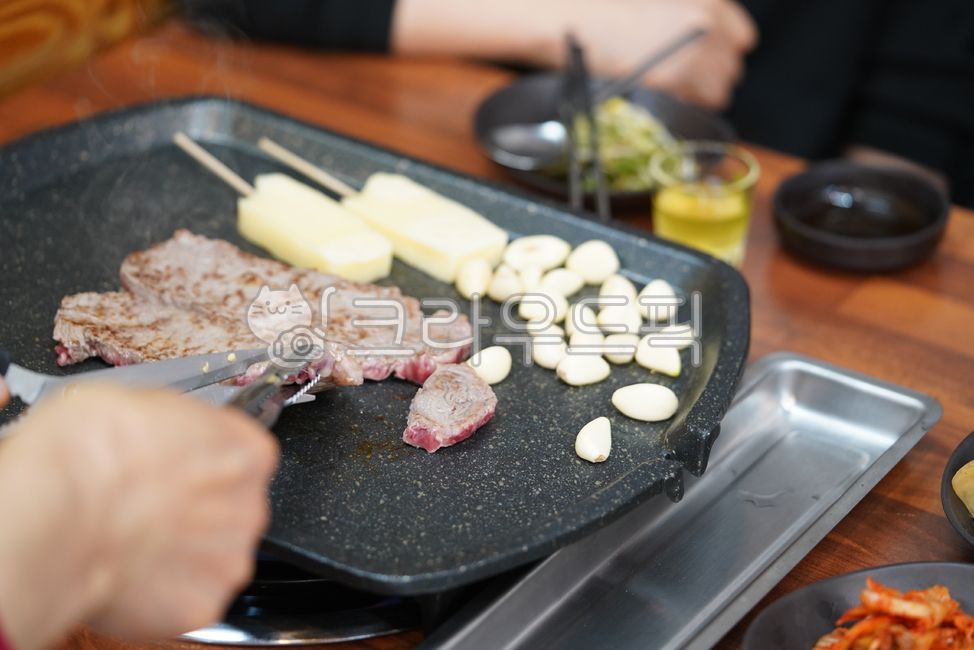 소고기,구이,고기,먹거리,육류,육식,안주,식사,술안주,불판,음식,food