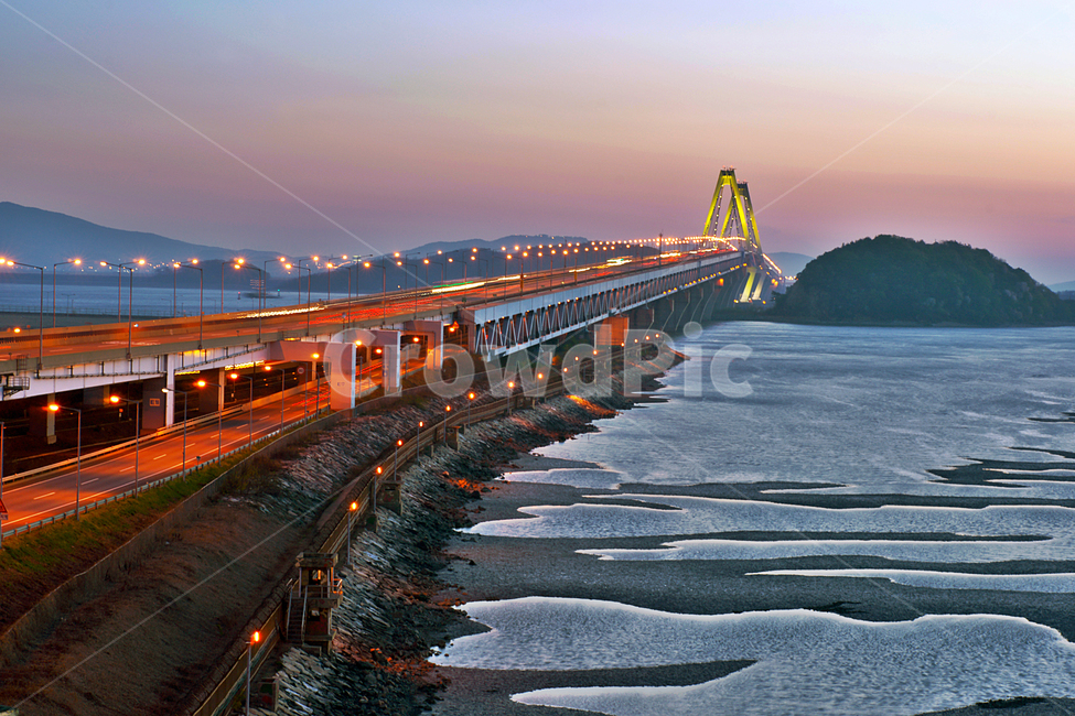 night view,composite bridge,ebb,Incheon,Combined twostory bridge,light,sunset,Cable selfsustaining suspension bridge,foreshore,Yeongjong Bridge