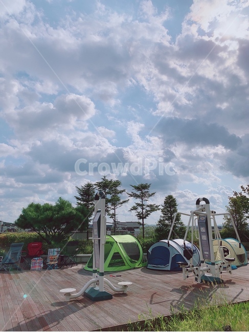 nature,자연,outdoors,캠핑,햇빛,텐트,옥상,하늘,뭉게구름,맑은하늘,맑음