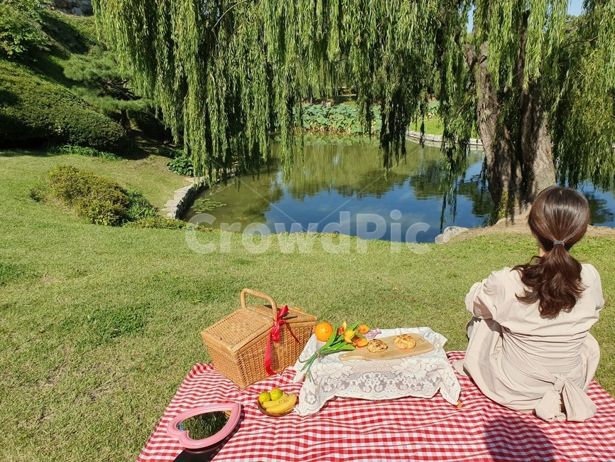 피크닉,vacation,휴가,food,음식,식사,picnic,leisureactivities,사람,인물,인간,human,person,여성,여자,woman,female,lady