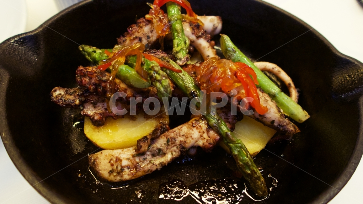 문어,문어요리,아스파라거스,감자,요리,음식,굽다,문어음식,에피타이저,asparagus,seafood,delicious,octopus,cooking,food,cook,restaurant,cuisine,dinner,healthy,tasty,plate,lunch,eat,meal,appetizer,dish,fish,sea,potatoes,chef,appetizers,menu,health,taste,grill,해산물,해산물요리,페루음식,음식,식재료,요리,food,cook,meal,dishes,food reserves,양식,서양음식,서양요리,western food,western dishes,western meal,western cook