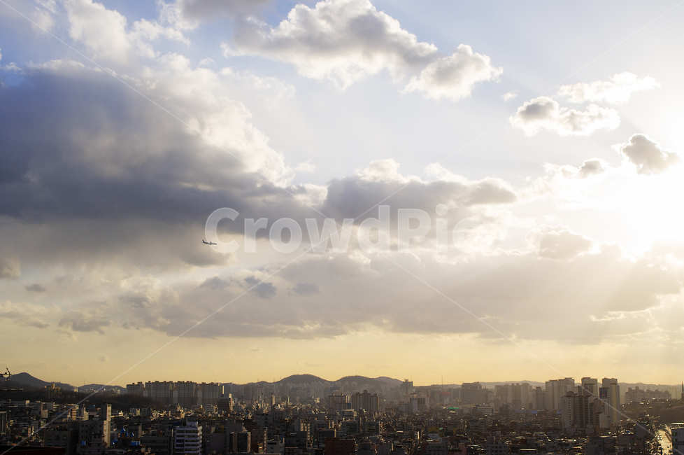 nature,자연,outdoors,옥외,landscape,경치,scenery,풍경,weather,날씨,aerialview,조감도,일몰,저녁,서울,sun,sundown,airplane,비행기,햇살,해,구름,하늘,저녁하늘,도시,풍경,city,landscape,한국도시풍경,한국도시경관,korea cityscape
