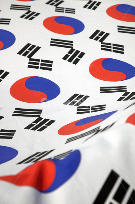 태극기,국기,깃발,애국,애국심,한국,대한민국,태극,무늬,문양,패턴,배경,백그라운드,물결,여러개,단체,태극무늬,태극문양