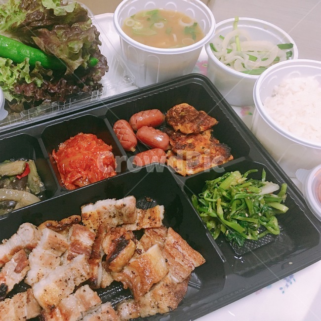 혼밥,도시락,삼겹살,삽겹살도시락,1인식사,1인도시락,food,배달음식,한국음식,한국배달음식,혼밥도시락,고기도시락,혼밥러,자취밥상,자취생