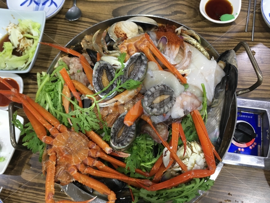 seafood,hotpot,Korean,red crab,food,seafoodsoup,seafood stew,Steamed seafood,abalone,seafood dishes,koreanfood