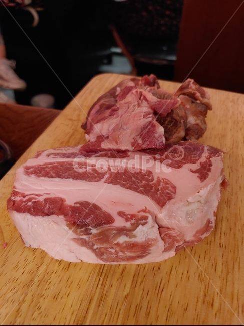 돼지고기,생고기,목살,스테이크,고기,pork,한돈,음식,식재료,요리,food,cook,meal,dishes,food reserves,육류,고기,meat