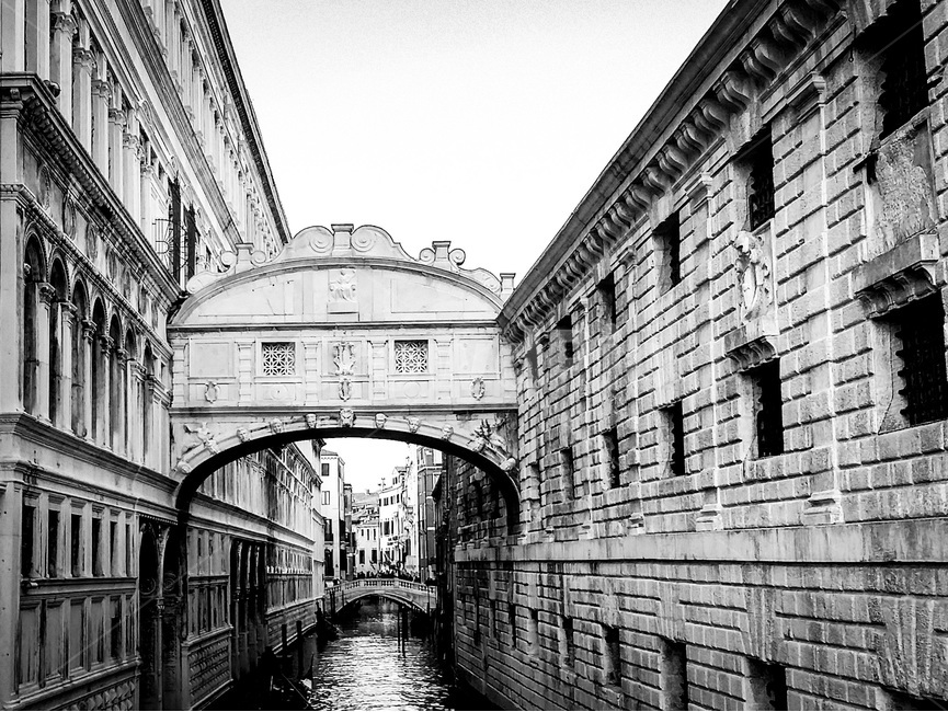 풍경,흑백,베니스,베네치아,다리,도시,풍경,city,landscape,골목길,alley,해외,외국,세계,foreign,oversea,world,세계도시풍경,해외도시풍경,외국도시풍경,world cityscape,흑백,모노톤,monochrome,black and white,water,물,outdoors,옥외