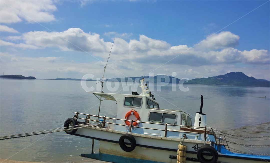 배,boat,보트,풍경,자연,선박,구름,산,하늘,바다,어업,fishery,fishing industry